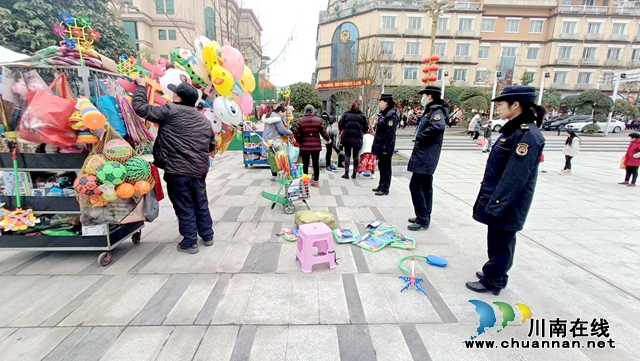 泸县综合行政执法局:迅速开展节后市容环境整治工作(图2) 县综合行政执法局:迅速开展节后市容环境整治工作 (2).jpg