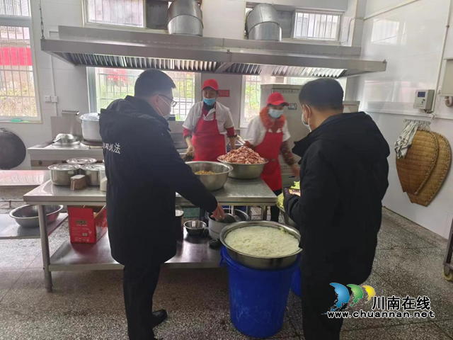 叙永县水尾市场监管所开展校园及周边食品安全排查整治专项行动