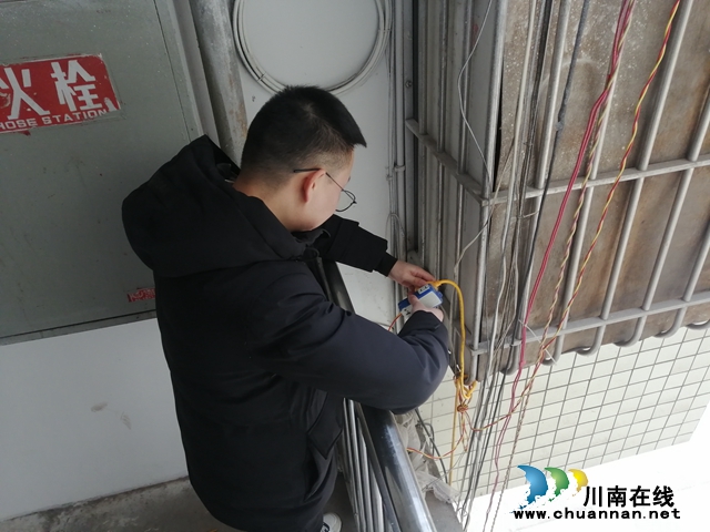 龙马潭区小市街道合道街社区：开展电动车飞线充电整治，筑牢居民楼院安全防线