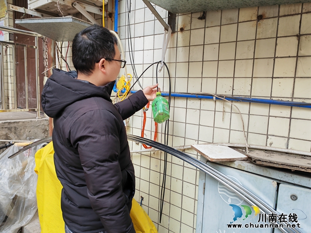 龙马潭区小市街道合道街社区:开展电动车飞线充电整治,筑牢居民楼院安全防线(图2) IMG_20240226_152855.jpg