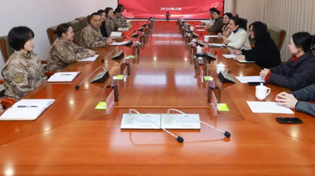 巾帼心向党 唱响双拥情丨泸州市妇联走访慰问部队女官兵