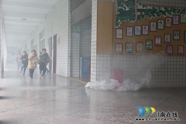 逃生现场 (4).JPG