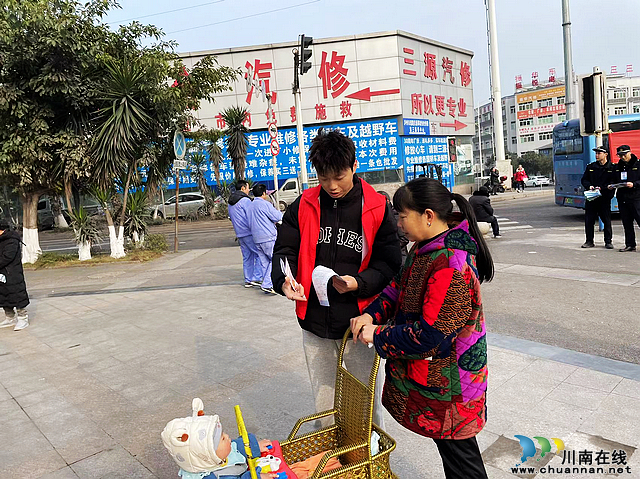 龙马潭区鱼塘街道:燃气安全进社区 服务群众零距离(图2) nEO_IMG_图片2.jpg
