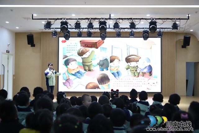 叙永县鱼凫公园幼儿园开展“学雷锋，做好事”活动