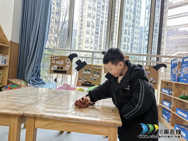 叙永县鱼凫公园幼儿园开展“学雷锋，做好事”活动 (3).jpg