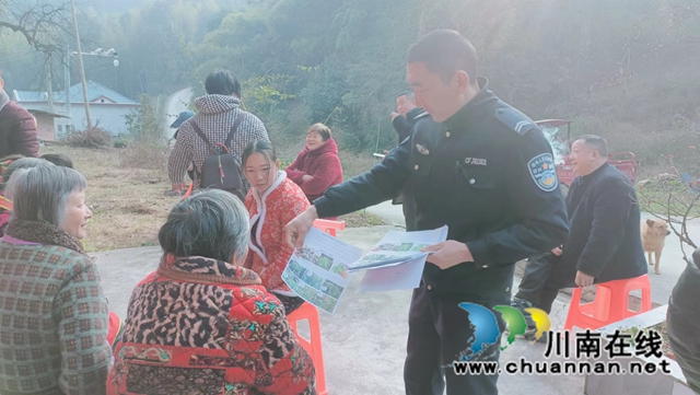 泸县天兴镇：人勤春来早，禁种铲毒踏查忙