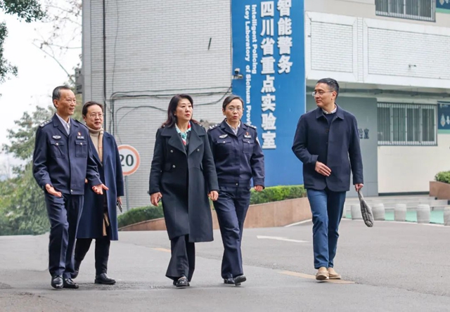 省教育厅副厅长石静调研检查泸州开学工作