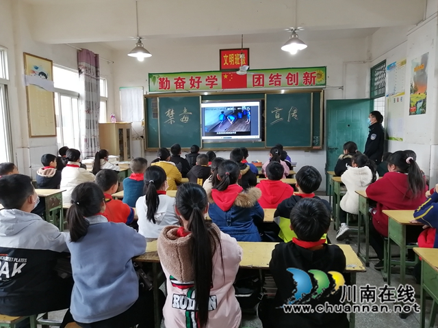 泸县天兴镇：开学第一课，禁毒宣传不缺席