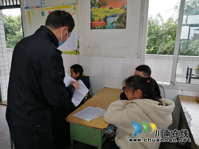 泸县天兴镇:开学第一课,禁毒宣传不缺席(图3) 68f20baae0dfbb535c67285671d7a76.jpg