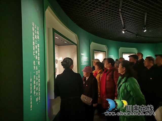 江阳区华阳街道竹苑社区党委组织参观“观镜有喜——古代铜镜文物特展”