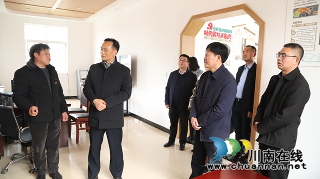 省公务服务中心到泸县云龙镇看望慰问派驻干部