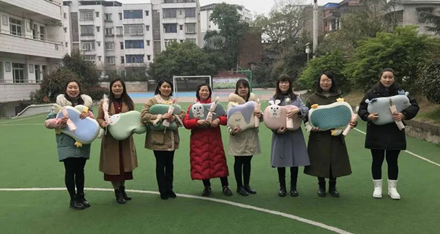 致敬了不起的她 | 泸州各校园这样送祝福(图9) 9.jpg