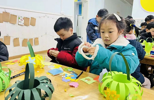 致敬了不起的她 | 泸州各校园这样送祝福(图13) 13.jpg