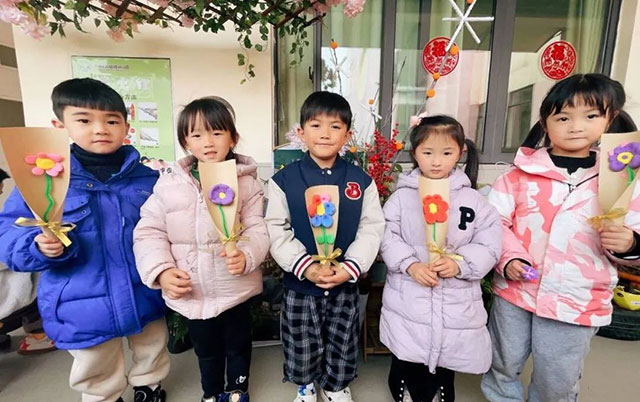 致敬了不起的她 | 泸州各校园这样送祝福(图14) 14.jpg