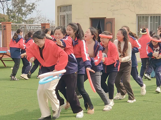 致敬了不起的她 | 泸州各校园这样送祝福(图35) 35.jpg