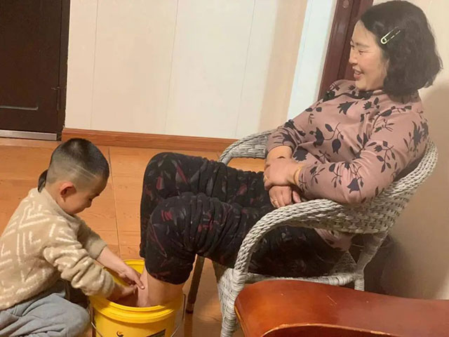 致敬了不起的她 | 泸州各校园这样送祝福(图21) 21.jpg