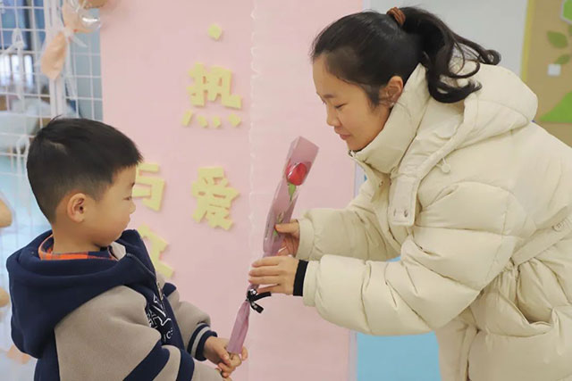 致敬了不起的她 | 泸州各校园这样送祝福(图26) 26.jpg