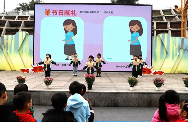 致敬了不起的她 | 泸州各校园这样送祝福(图41) 41.jpg