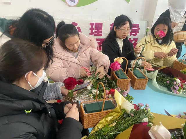 致敬了不起的她 | 泸州各校园这样送祝福(图45) 45.jpg