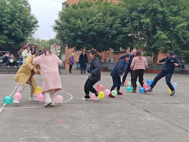 致敬了不起的她 | 泸州各校园这样送祝福(图46) 46.jpg