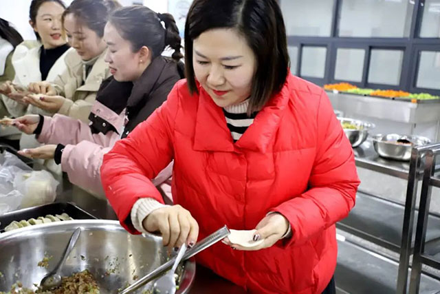 致敬了不起的她 | 泸州各校园这样送祝福(图50) 50.jpg