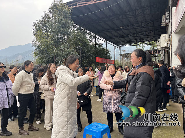 合江县九支中学开展“三八”妇女节系列活动(图4) 61FC0725@175F9A1E.F52BEB65.jpg