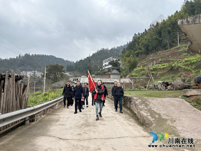 春日填新树 水务护清河 | 叙永县水务局组织开展“三八”国际妇女节暨义务植树活动