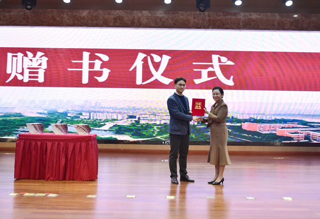 “华人神探”李昌钰受聘为西南医科大学客座教授(图3) 微信图片_20240312094320.jpg