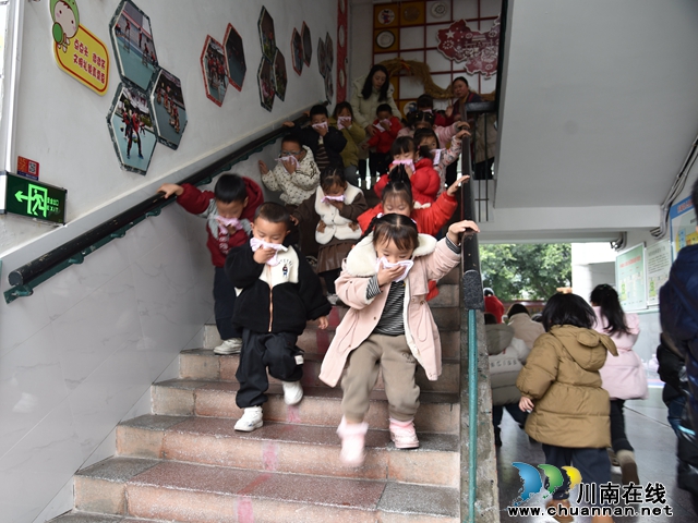 消防在“童”心，安全护“童”行丨叙永东城幼儿园开展消防安全应急疏散演练