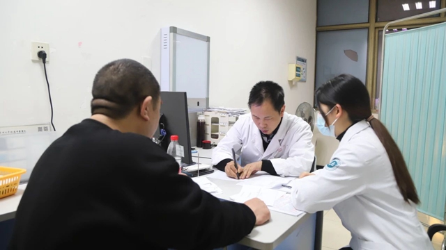 零距离直击西南医大中医院肛肠科一线……