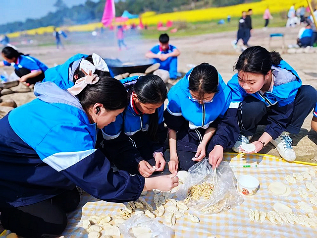 风和日暖三月美，思政研学赏春光┃合江这所学校探索“春游+”思政课堂