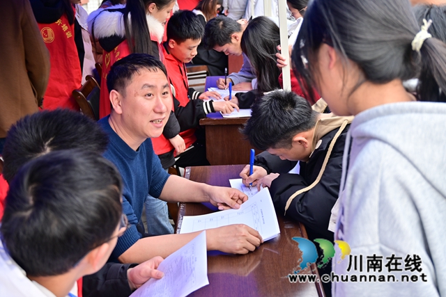 泸县建校举行2024年春期勤工助学现场招聘会