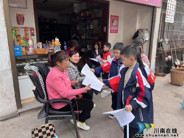 龙马潭区鱼塘街道民权社区新时代文明实践站:清理环境卫生 共建美好家园(图2) 3.jpg