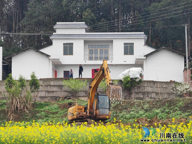 泸县各中小型水库开闸放水保春灌(图2) 高标准农田建设(曾佐然摄).jpg
