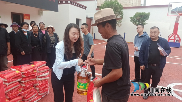 泸县乡城结对一家亲  真帮实扶惠民生