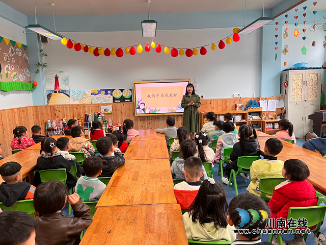 泸县城东幼儿园开展“呵护孩子 健康口腔”保健活动