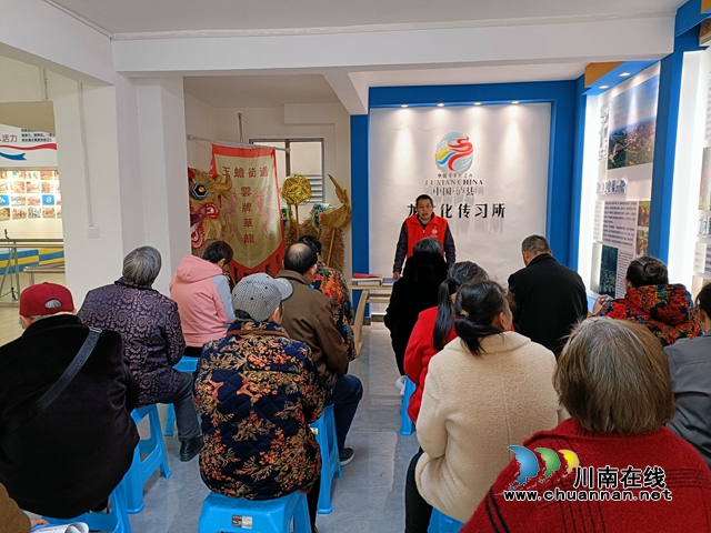 泸县玉蟾街道：“银耀龙城”助力基层治理