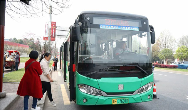 泸州公交多措并举为市民提供公交出行服务(图2) 2.jpg