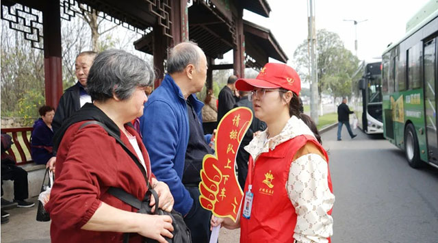 泸州公交多措并举为市民提供公交出行服务(图8) 8.jpg