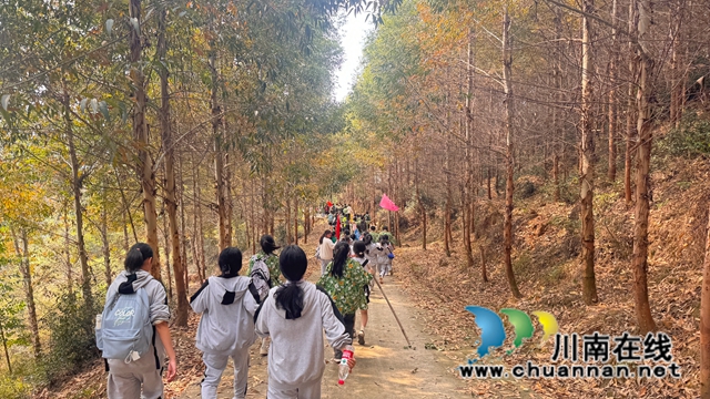 泸县建校开展“感受春天 寻访古迹”远足拉练活动