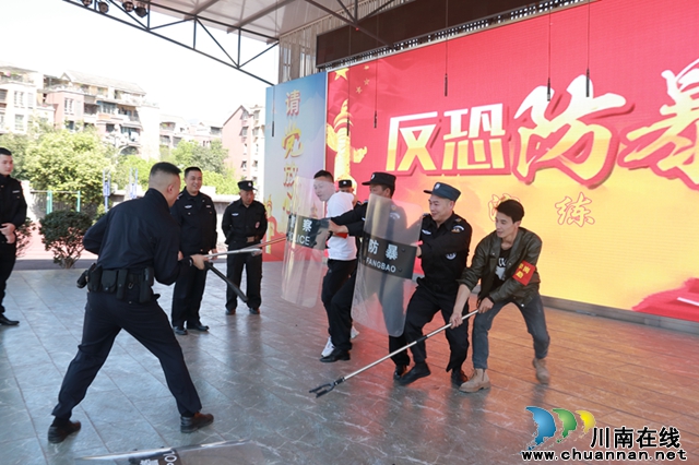 警校共教育 法治进校园 | 叙永县叙永镇中心小学校联合西城派出所开展反恐防暴演练活动