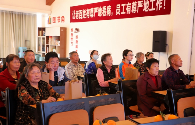 20余位关节置换患者勇攀玉蟾山!(图2) 2.jpg