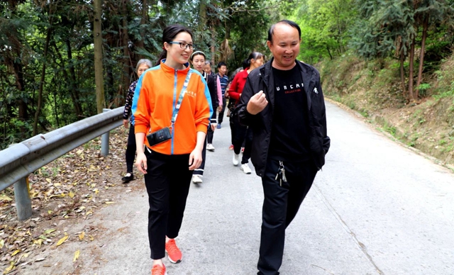 20余位关节置换患者勇攀玉蟾山!(图9) 9.jpg