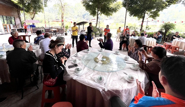 20余位关节置换患者勇攀玉蟾山!(图10) 10.jpg