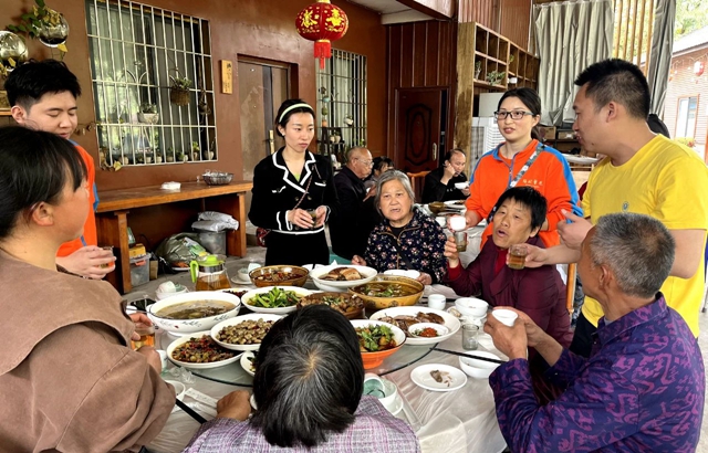 20余位关节置换患者勇攀玉蟾山!(图11) 11.jpg