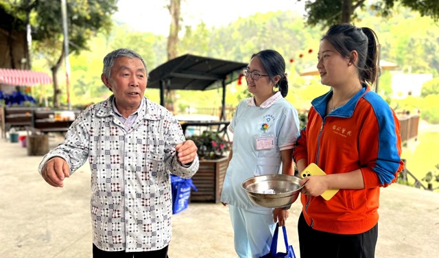 20余位关节置换患者勇攀玉蟾山!(图13) 13.jpg