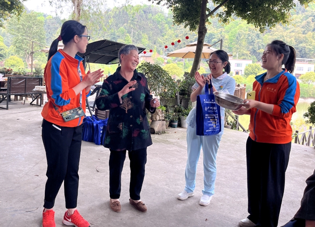 20余位关节置换患者勇攀玉蟾山!(图14) 14.jpg