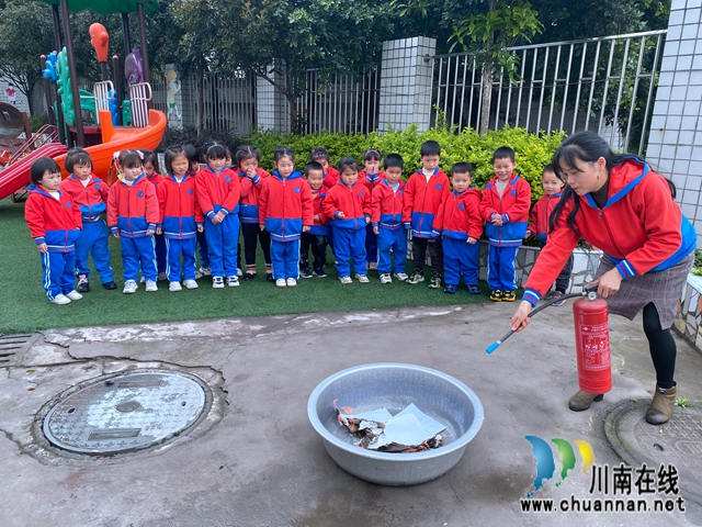 泸县城东幼儿园青龙分园开展消防安全演练活动