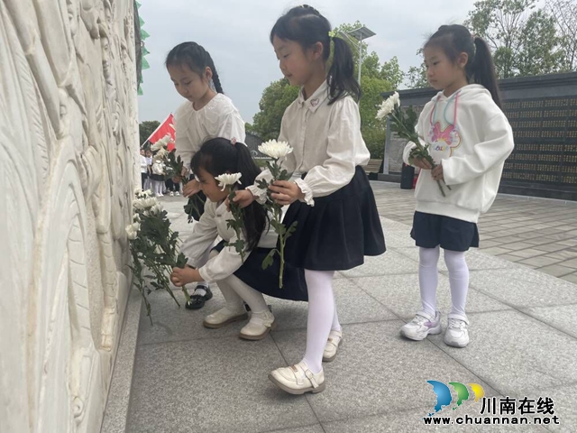 泸县城东幼儿园开展“缅怀革命先烈 弘扬民族精神”清明节祭扫活动