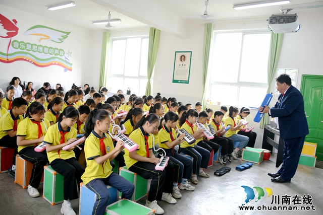 叙永县小学音乐、 美术县级教研活动在龙凤镇中心小学校举行